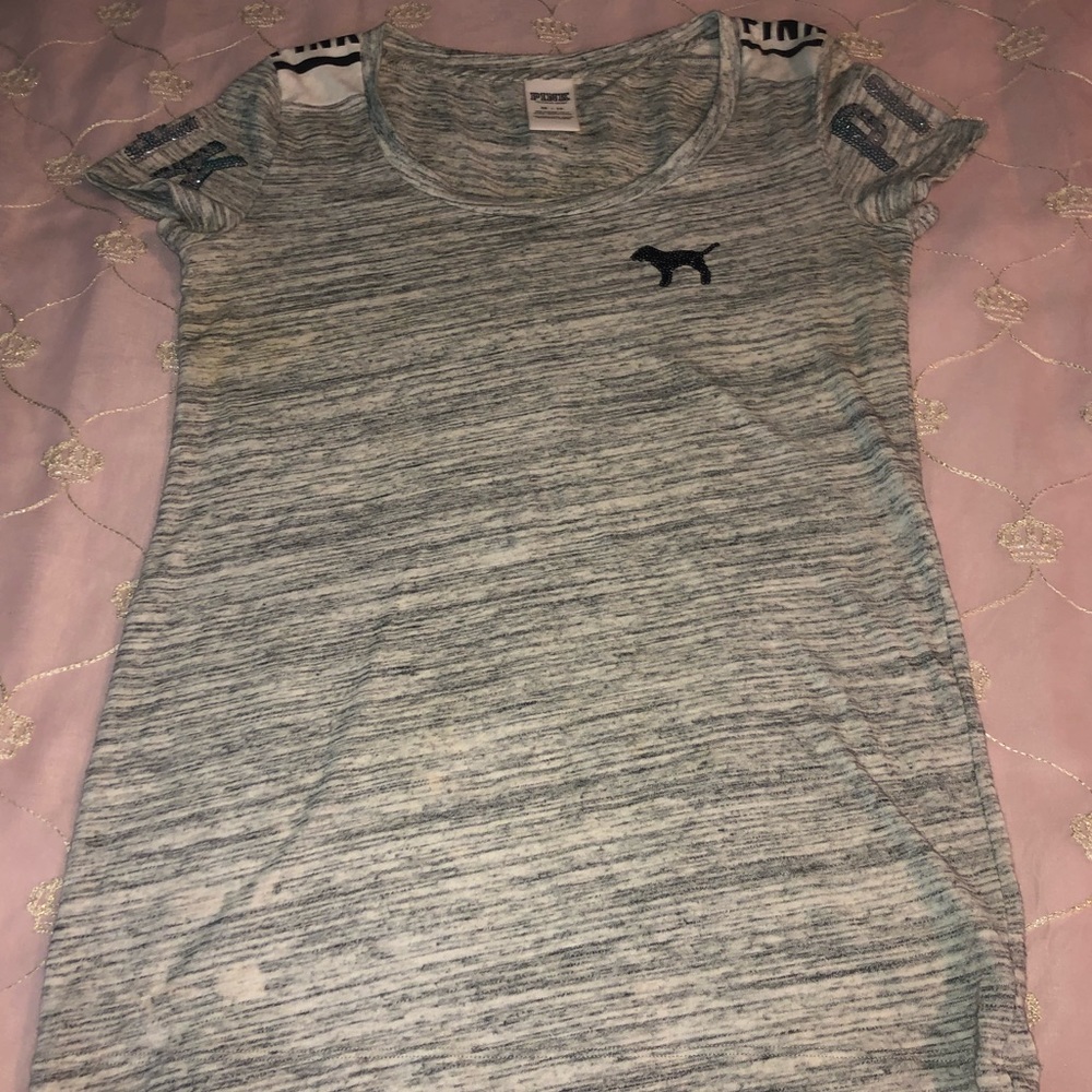 VS pink t-shirt